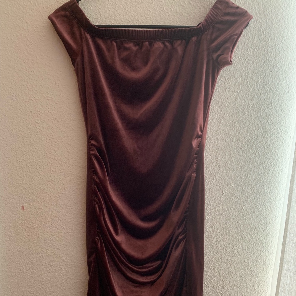 Off shoulder maternity dress